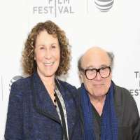 devito danny rhea perlman weight age height birthday real name notednames bio wife children