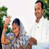 Savitri Jindal son Naveen Jindal Savitri Jindal son Naveen Jindal