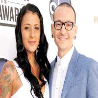 Chester Bennington Birthday, Real Name, Age, Weight, Height, Family ...