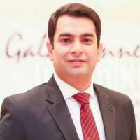 Irfan Khoosat son Sarmad Khoosat