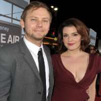 Jimmi Simpson wife Melanie Lynskey
