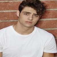 Kelli Berglund boyfriend Noah Centineo