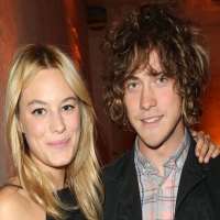 Camille Rowe boyfriend Andrew VanWyngarden