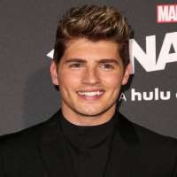 Samantha Boscarino boyfriend Gregg Sulkin