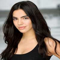 Gregg Sulkin girlfriend Samantha Boscarino