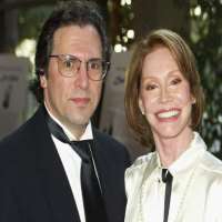 Mary Tyler Moore Birthday, Real Name, Age, Weight, Height, Family ...