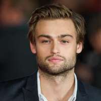 Ellie Bamber boyfriend Douglas Booth