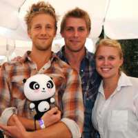 Matt Barr sister Sara Barr