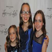 Oona Laurence sister Aimee Laurence Oona Laurence sister Aimee Laurence