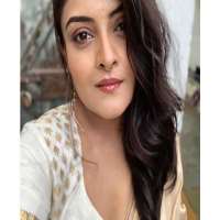 Mahesh Manjrekar daughter Ashwami Manjrekar