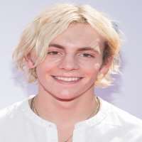 Vanessa Marano boyfriend Ross Lynch (Rumor)