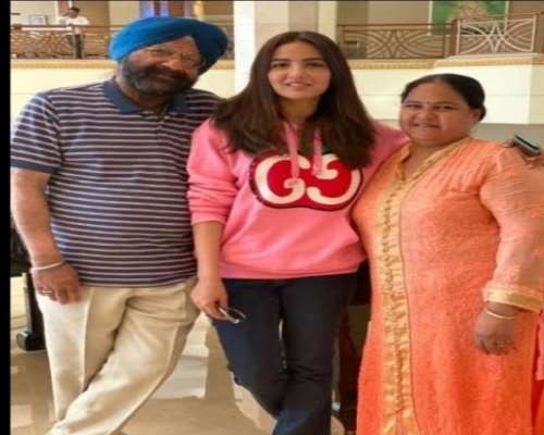 Jasmin Bhasin Family