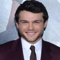 Alice Englert boyfriend Alden Ehrenreich Alice Englert boyfriend Alden Ehrenreich