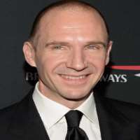 Gina Gershon boyfriend Ralph Fiennes