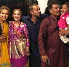 Karan Khanna Family