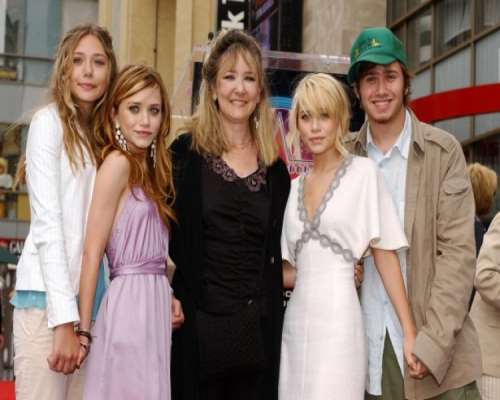 Elizabeth Olsen Family