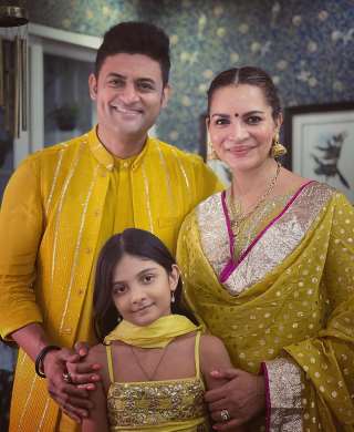 Manav Gohil Family
