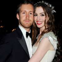 Adam Shulman wife Anne Hathaway
