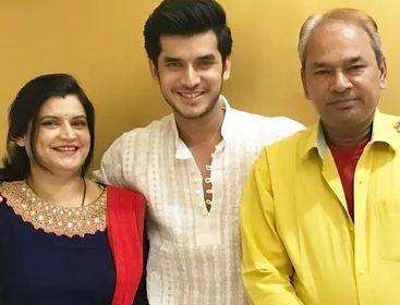 Paras Kalnawat Family