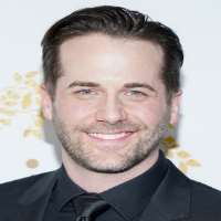 Serinda Swan boyfriend Niall Matter