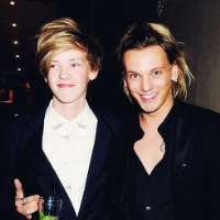 Jamie Campbell Bower Birthday, Real Name, Age, Weight, Height, Family ...