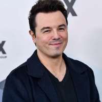 Alexis Knapp boyfriend Seth MacFarlane