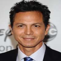 Jennifer Esposito boyfriend Benjamin Bratt