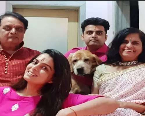 Ruhi Chaturvedi Family