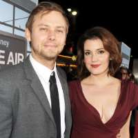 Melanie Lynskey husband Jimmi Simpson