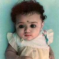 Amruta Khanvilkar Childhood Image