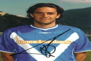 Luca Toni Signature