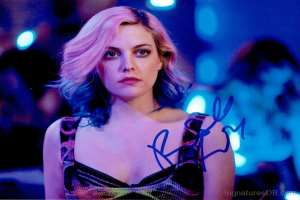 Riley Keough Signature