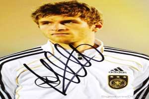Thomas Muller Signature