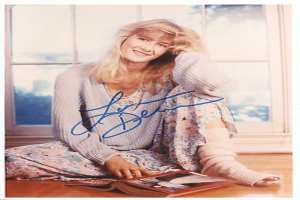 Laura Dern Signature