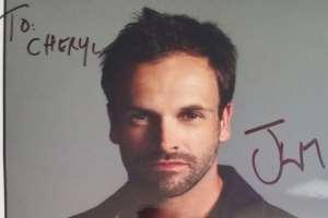 Jonny Lee Miller Signature