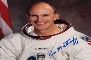 Ken Mattingly Signature