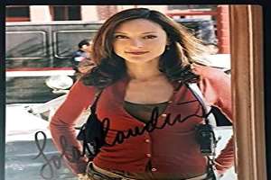 Lola Glaudini Signature