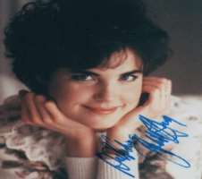 Elizabeth McGovern Signature
