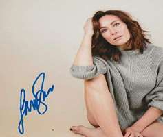 Laura Benanti Signature