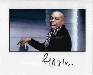 Geoffrey Holder Signature