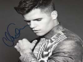 Charlie Carver Signature