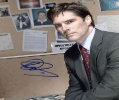 Thomas Gibson Signature