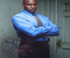 Henry Simmons Signature