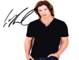 Leo Howard Signature