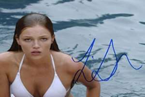 Lili Simmons Signature
