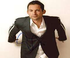 Enrique Murciano Signature