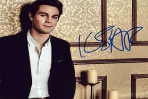 KJ Apa Signature