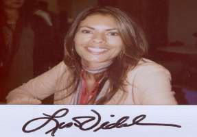 Lisa Vidal Signature