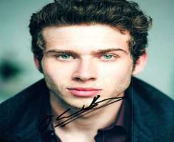 Oliver Stark Signature