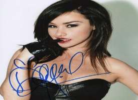 Danielle Harris Signature
